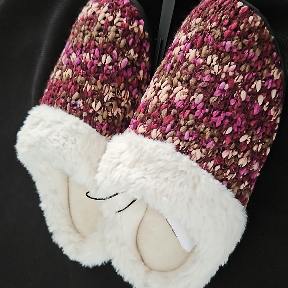 Isotoner Slippers - Picture 3 of 3